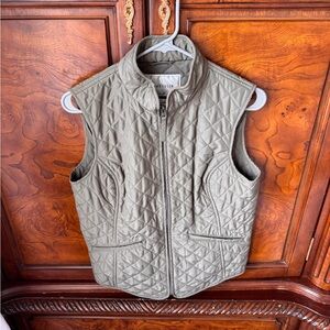 Van Heusen Quilted Sleeveless Vest in Light Olive